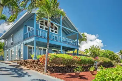 Image de Oceanview! Walk to Beaches & Hiking! 2 Living Rooms, Huge Lanai Facing Ocean!