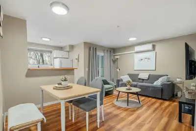 Image de 3 Beds, Riverwalk, Free Heated Underground Parking, A/C - Saddledome/Stampede!