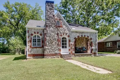 Image de Little Stone House in the Heart of Murfreesboro