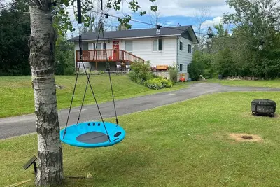 Image de Poplar Place by the Lake