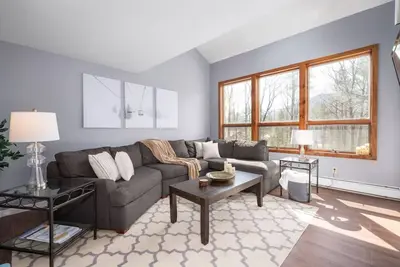 Image de Private-Spacious-Hot Tub-King Bed-Games Room