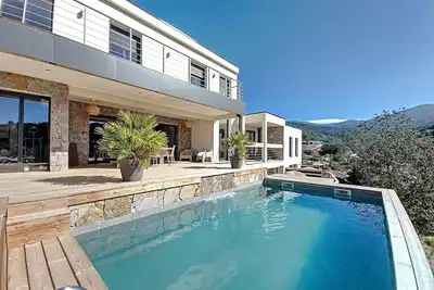 Image de Villa Pietrosella 6 chambres -Petite vue mer - Piscine Chauffée