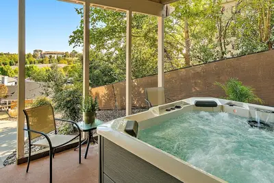 Image de Wine Country Escape: King Beds, Hot Tub & Ev Charger