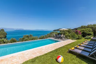 Image de Villa Apanemia Mare by Villa Plus