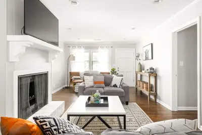 Modern Tech-Savvy Retreat with Stylish Tiny House