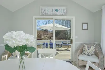 Image de Pet Friendly Cape Cod Home for your Fall Getaway! Minutes to Golf & Beaches!