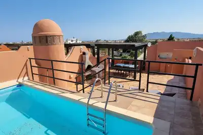Penthouse avec piscine privée en solarium, vue mer, à 50m de la plage, WiFi