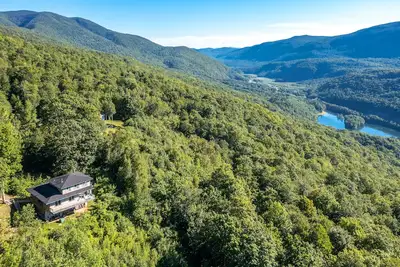 Image de 7 bed/3 bath and 2 kitchens Mountain Top House near ski/horse show