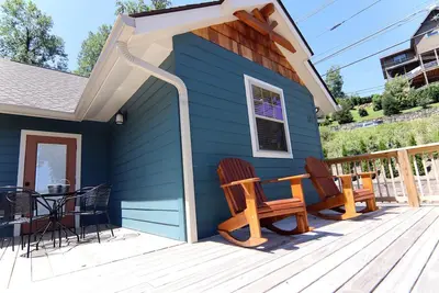 Image de Blue Bird Hideaway - A 10 - min walk to downtown