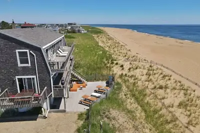 Image de After Dune Delight: Beachfront & Access! Condo