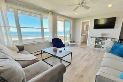 Image de Plum Island Sunkisser: Beachfront & Views! Condo