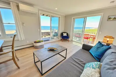 Image de Plum Island Beachhead: Beachfront & Views! Condo