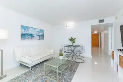 Tc-2607 · Bright and cozy 2 bedroom free parking at brickell