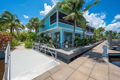 Image de New! Luxury Villa on the Barron River with Resort Amenities