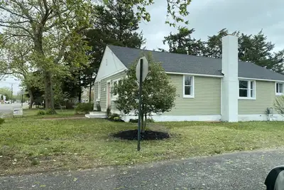 Image de Fully Renovated Bayside Cottage- 4 blocks from the bay!