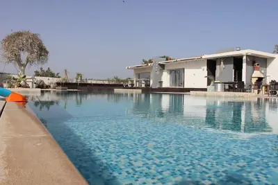 Image de Villa avec piscine sans vis Ă vis