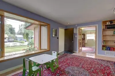 Image de Bright 2-Bedroom Home 5 min to Airport, Walk/Ski to Inlet, Parks & Coastal Trail