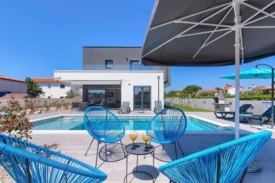 Image de Superbe villa de construction récente de 4 chambres avec piscine privée, à proximité des plages
