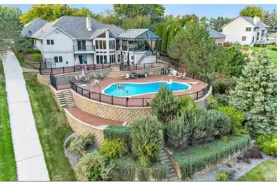 Image de New! Waterfront Vacation Dream Home!