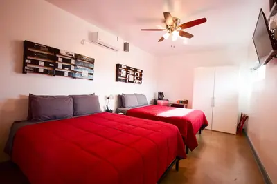 Image de Carmen's Marfa Hotel/Ruben Room 2 Queen Beds