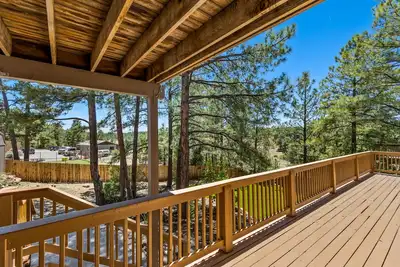 Image de Pines & Peaks Retreat with Relaxing Hot Tub Escape