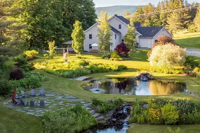 Image de Hot tub, sauna, bar, two ponds, 18 acres!