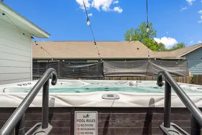 Image de New ★ Swim Spa ★ Covered Patio w/ Bbq ★ Foosball