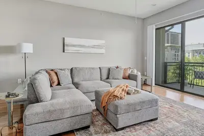 Image de Work from Home & Great Views in a 2b, 2Ba Flat at The Shops of Legacy