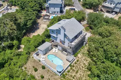 Delightful home with private pool, foosball & 3 resort pools - walk to beach