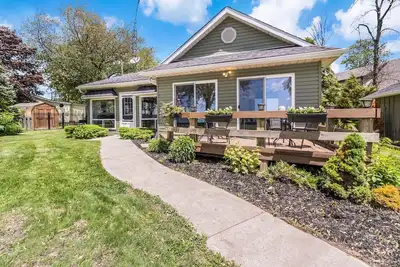 Image de Lakefront Cottage on Private Beach