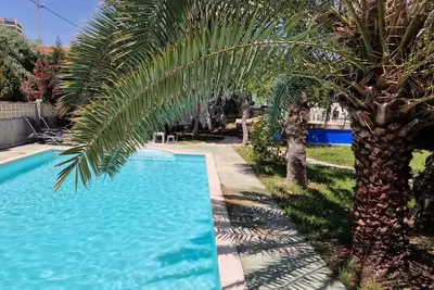 Image de Maison avec piscine et jardin exclusifs à 7 minutes à pied de la plage et du centre