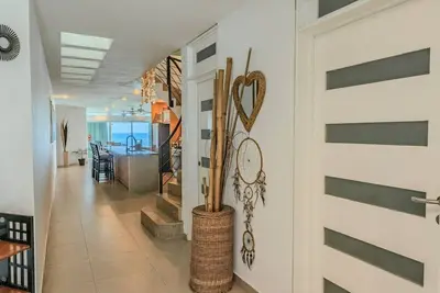 Image de V30 Oceanfront 3br 4bth Villa - Pool - Gym - Sea Views