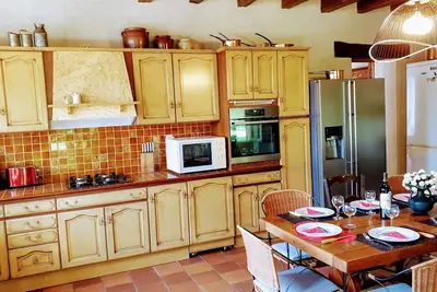 Image de Maison De Famille. Piscine A Debordement. Vue Exceptionnelle