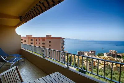Image de Appartement avec terrasse vue mer près du centre et plages, parking inclus