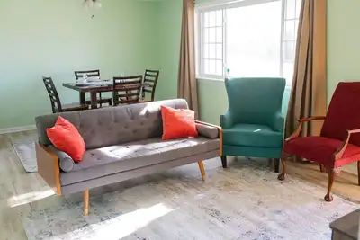 Image de Under the Oak in Shreveport - Close to Barksdale, Hospitals, Downtown, and more!