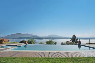 Image de Appartement \"Paola's\" avec vue sur le lac, piscine privée et Wi-Fi