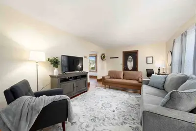 This house is a 3 bedroom(s), 2 bathrooms, located in Oneonta, Ny.