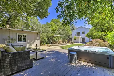 Image de Luxe Wine Country Getaway w/ Vineyard Views