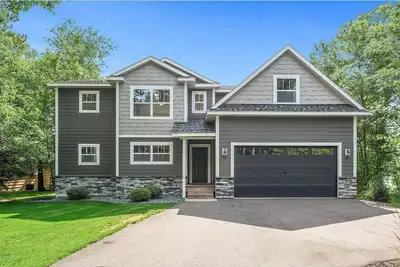 Image de Exceptional property on Pelican Lake! Short walk to Breezy Resort, beaches, park