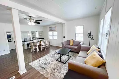 Image de Newly Renovated, Lake Haven Cottage, 3 Bedroom, Sleeps 6, Clear Lake, Iowa