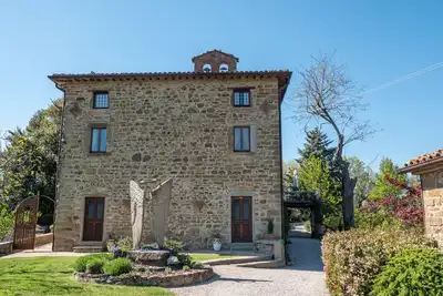 Image de Enjoy this Entire 15th-Century Monastery in the Hills of Tuscany!
