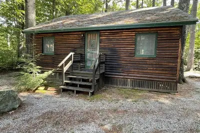 Image de Small Cabin Near Sebago Lake. Saturday To Saturday Rental.
