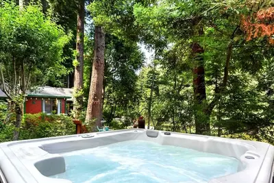 Image de CozyCreek~Tranquil Creekside Retreat Ocean&Wineries-Pres Week Avail