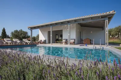 Image de Modern guest house with private pool and fantastic views to the beach