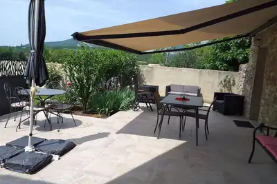 Image de Petite maison de campagne tout confort au calme.