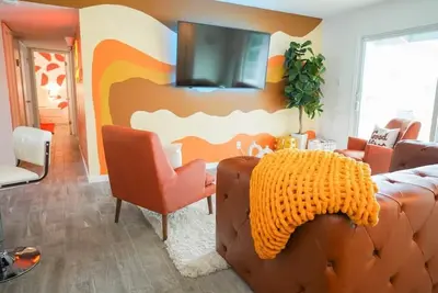 Groovy Getaway - 70s themed house!