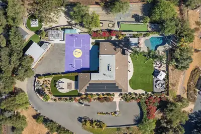 Image de Luxury Hilltop Retreat: GameRoom/Volleyball/Putting Green/BasketBall Court&More!