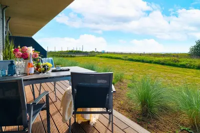 Image de \"BeachTerraceThree\" vacation apartment on the beach: sun terrace, sauna & sea view