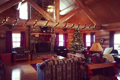 Image de Spacious Cabin on Peaceful Pond with Private Dock- 1 hour from Acadia