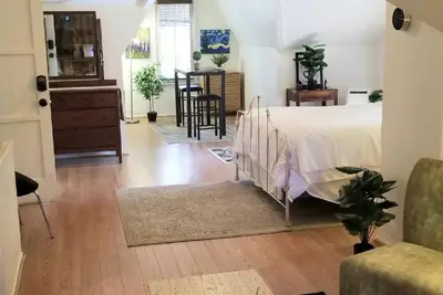 Image de 5 Bdrm 100 Yr Old Pasadena English Cottage Charmer